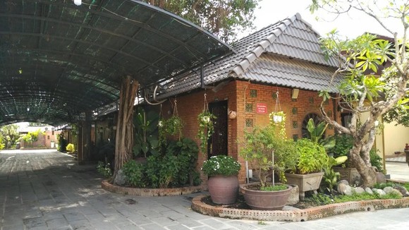 Một công trình vi phạm xây dựng quy mô ở huyện Bình Chánh. Ảnh: C.VIÊN
