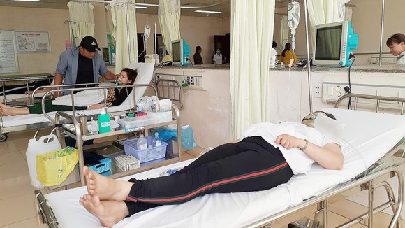 Công nhân bị ngộ độc khí amoniac cấp cứu tại Bệnh viện Bà Rịa