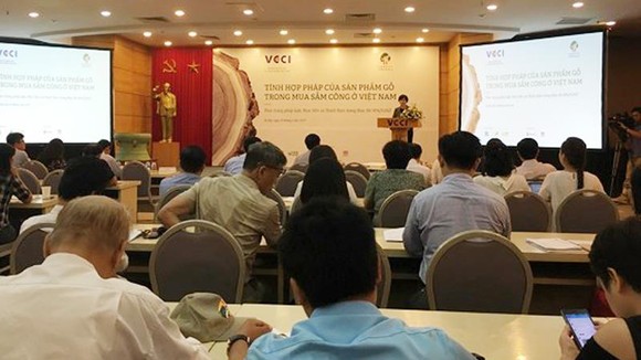 Hội thảo sáng 20-6 về tình hình mua sắm, cung ứng đồ gỗ trong khu vực công.