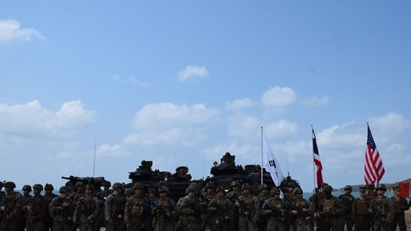 Marines of Thailand, the Republic of Korea (RoK) and the US conducted an amphibious assault exercise at Hat Yao Beach in Thailand's southeastern province of Chon Buri on February 16. (Photo: VNA)