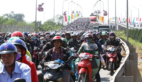 HCMC Transport Department has proposed 36 solutions to limit private motor vehicles (Photo: SGGP)