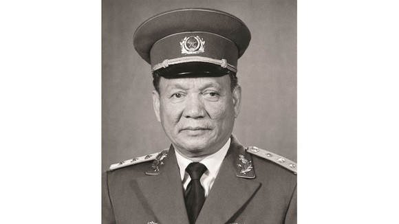 Former President and Politburo member Le Duc Anh