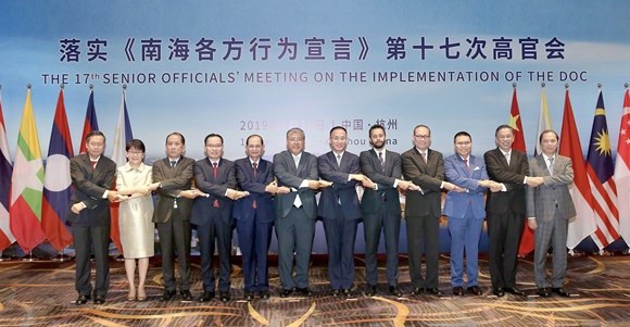 Delegates to the meeting pose for a group photo (Photo: VNA)