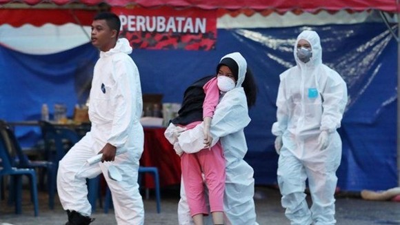 A student brought to hospital (Source: straitstimes.com)
