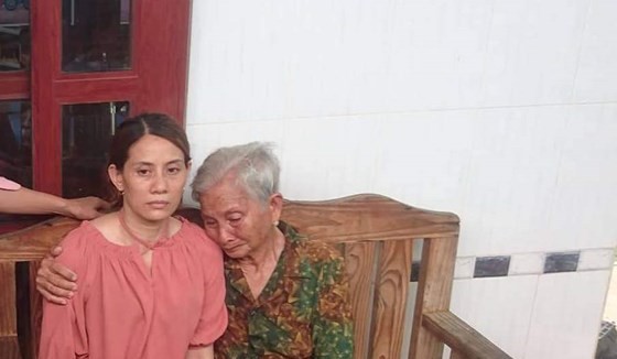 Nguyen Kim Hon reunited with her elderly mother 22 years after being missing