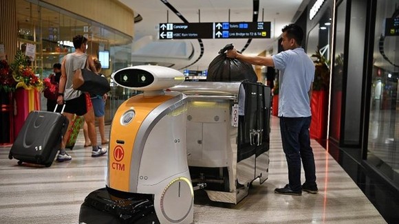 A robot deployed at Jewel Changi Airport (Source: The Straitstimes)