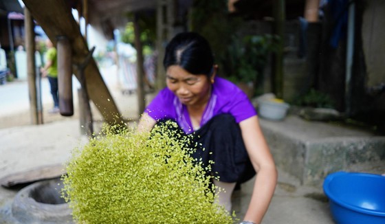 After being brayed, residents winnow grits from Com