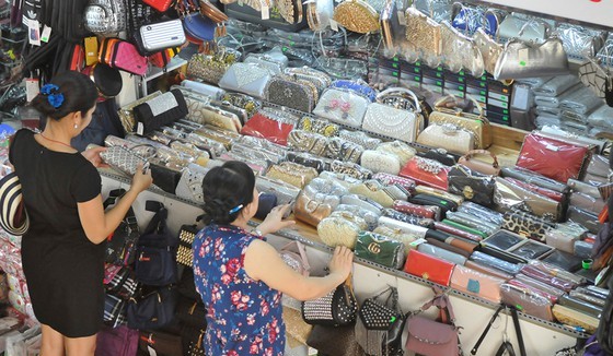 Wallets and handbags are usually faked (Illustrative photo: SGGP)