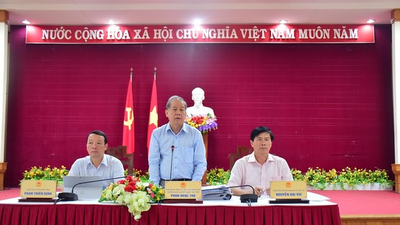 Ông Phan Ngọc Thọ trả lời các câu hỏi của phóng viên tại buổi họp báo thông báo kết quả Hội nghị phát triển Du lịch miền Trung và Tây Nguyên
