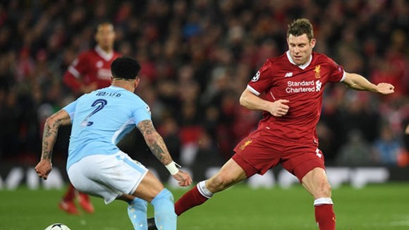 James Milner (phải) tin rằng tinh thần của Man.City sẽ không bị ảnh hưởng dù chia tay cúp châu Âu. Ảnh: Getty Images