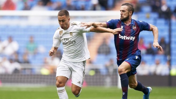 Chưa gây được ấn tượng, nhưng Eden Hazard (trái) là sự trở lại đáng chờ đợi của Real. Ảnh: Getty Images