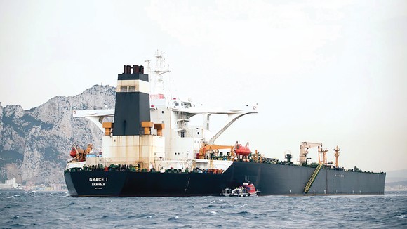 Tàu Grace 1 neo đậu ở Gibralta