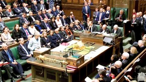 Thủ tướng Anh Theresa May phát biểu trong phiên bỏ phiếu về tiến trình Brexit tại Quốc hội