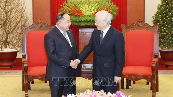 Tổng Bí thư, Chủ tịch nước Nguyễn Phú Trọng tiếp Phó Thủ tướng, Bộ trưởng Quốc phòng Thái Lan Prawit Wongsuwan. Ảnh: TTXVN