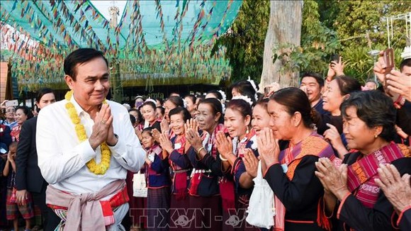 Thủ tướng Thái Lan Prayut Chan-o-cha trong chuyến thăm Mukdahan, ngày 6-2-2019. Ảnh: TTXVN
