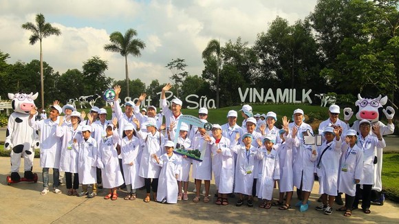 Bắt đầu chuyến tham quan ngôi nhà lý tưởng của những cô bò hạnh phúc nhất vùng đất Tây Ninh thôi!
