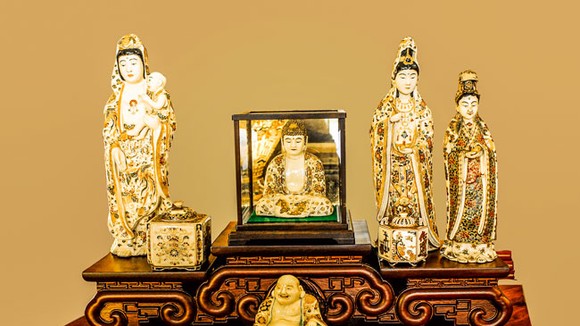 Ánh Đạo Vàng trên gốm cổ Nhật Bản