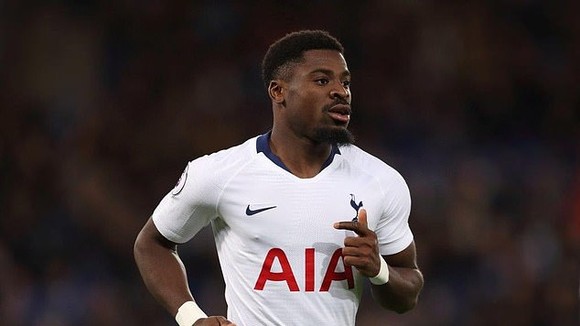 Hậu vệ Tottenham bị bắt vì hành hung bạn gái