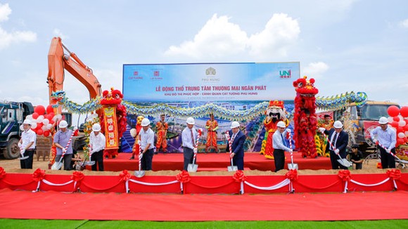 Lễ động thổ TTTM Ngân Phát 3.
