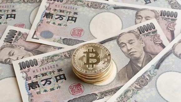 Đồng yen Nhật và tiền bitcoin. (Nguồn: dcebrief)