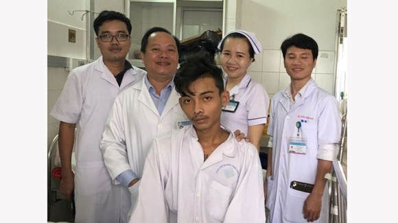 Niềm vui của các bác sĩ và bệnh nhân, sau khi phẫu thuật thành công