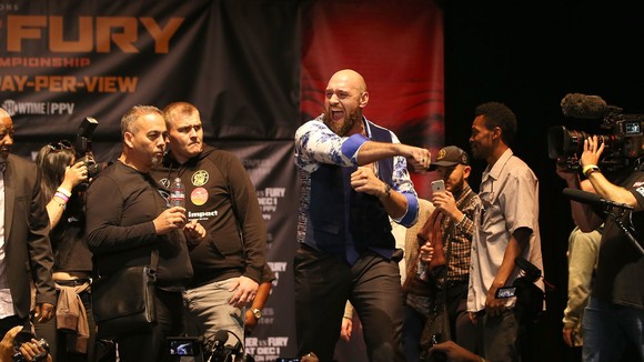 Tyson Fury tiết lộ, anh từng đấm gục Jarrel Miller những... 7 lần hồi năm 2011