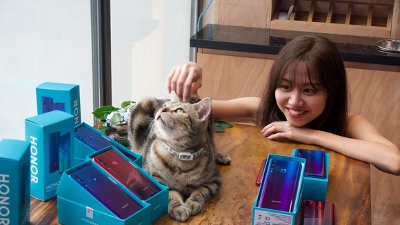 HONOR 20 LITE với gía bán 5.990.000 đồng