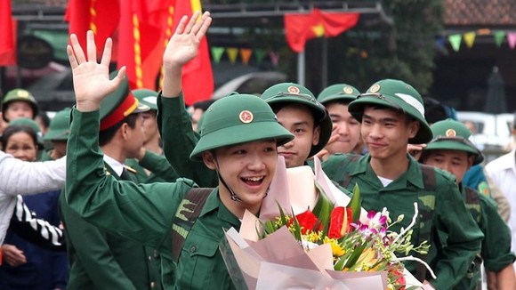 Young people wave at their families at a see-off ceremony in Phu Tho province on February 20 (Photo: VNA)