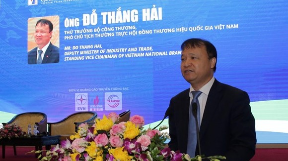 Deputy Minister of Industry and Trade Do Thang Hai speaks at the forum in Hanoi on April 17 (Photo: VNA)