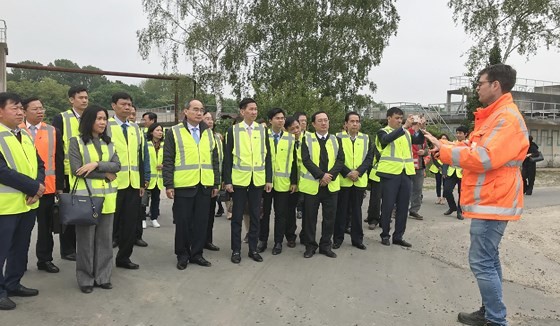 The HCMC’s delegation visited Nereda wastewater treatment plants in Utrecht. (Photo: Sggp)