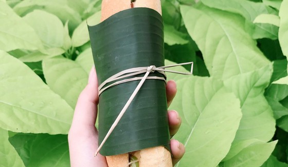Breads are wrapped with banana leaves in an effort to reduce plastic waste.