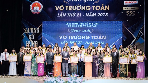 50 nhà giáo tiêu biểu của TPHCM nhận Giải thưởng Võ Trường Toản năm 2018. Ảnh: HOÀNG HÙNG