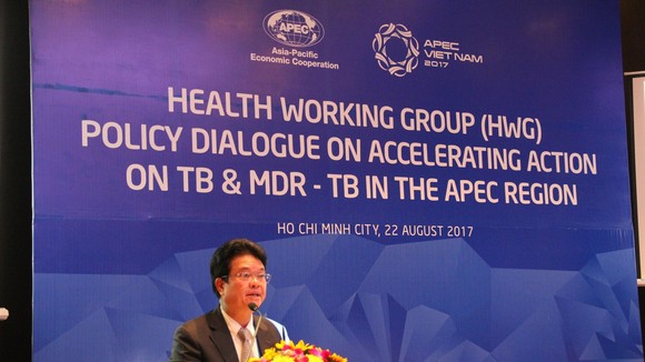 Thứ trưởng Bộ Y tế Phạm Lê Tuấn phát biểu tại buổi đối thoại