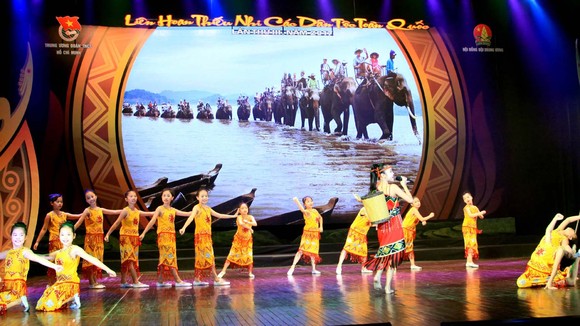 Tiết mục văn nghệ tại Lễ tuyên dương. Ảnh: TTXVN