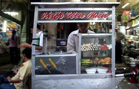 HCM City toughens penalties for street food safety violations