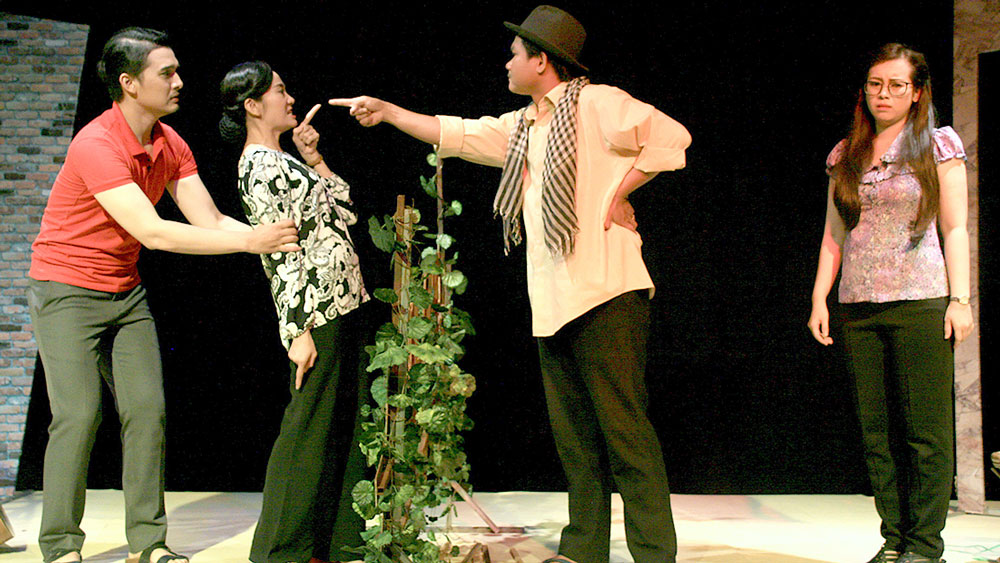 Đậm tình với Trời trao của lạ Một cảnh trong vở Trời trao của lạ