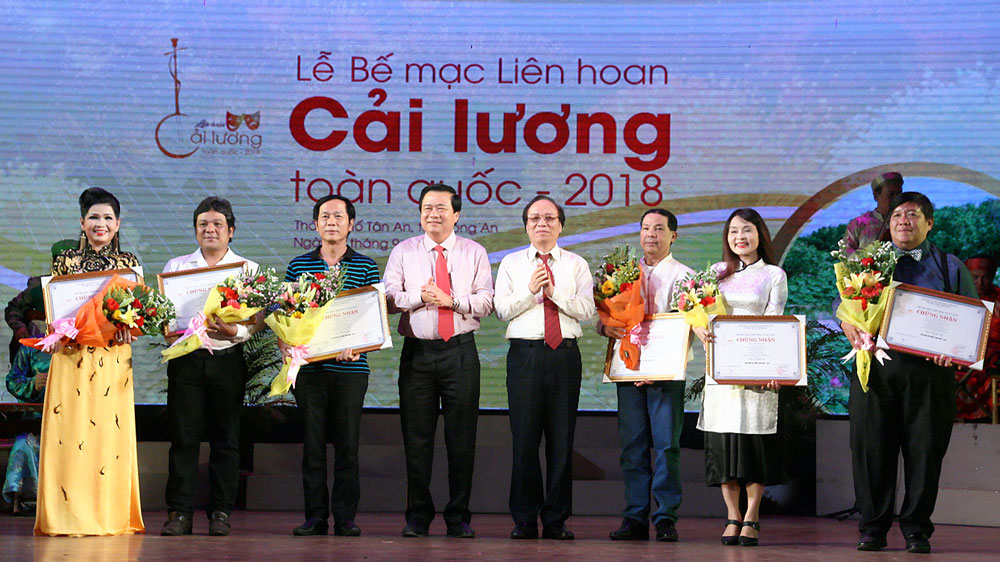 Bế mạc Liên hoan Cải lương toàn quốc 2018: Trao 55 huy chương vàng, 73 huy chương bạc Trao giải 6 đơn vị đoạt huy chương vàng