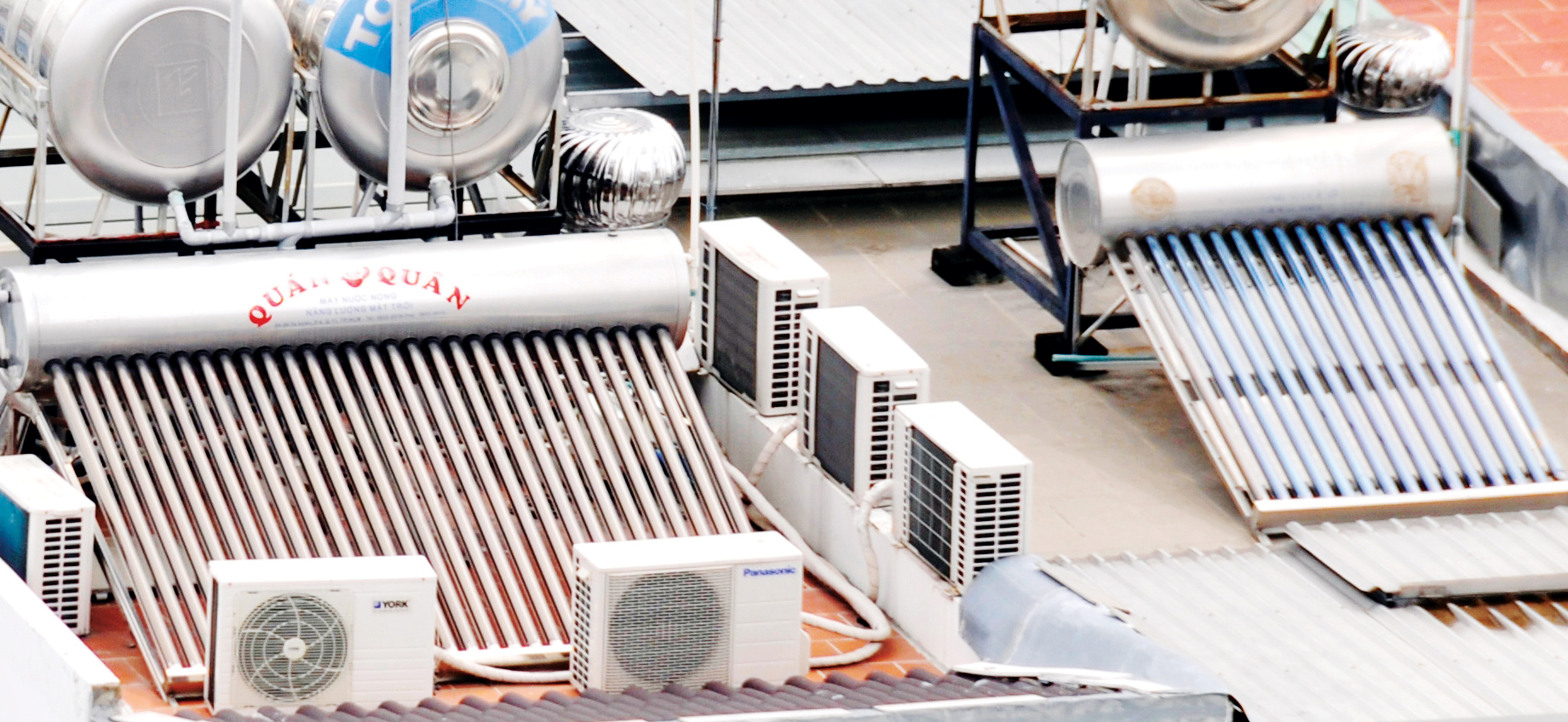 Khuyến khích sử dụng năng lượng sạch TPHCM đang khuyến khích các hộ dân lắp đặt, sử dụng bình nước nóng năng lượng Mặt trời