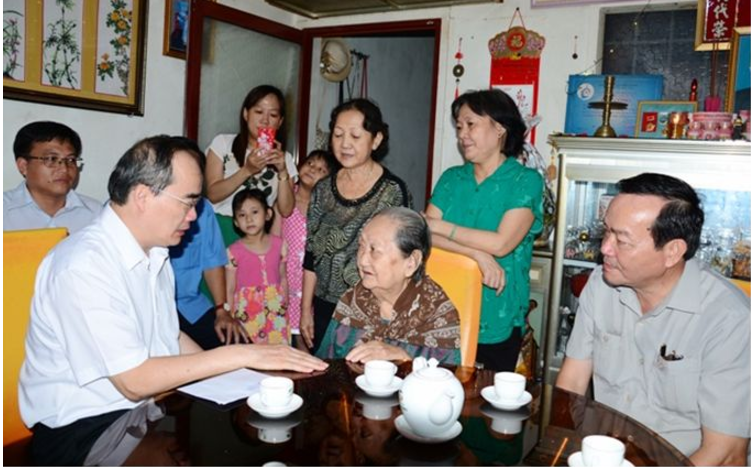 Bí thư Thành ủy TPHCM Nguyễn Thiện Nhân làm việc và thăm gia đình chính sách tại Cà Mau ảnh 2