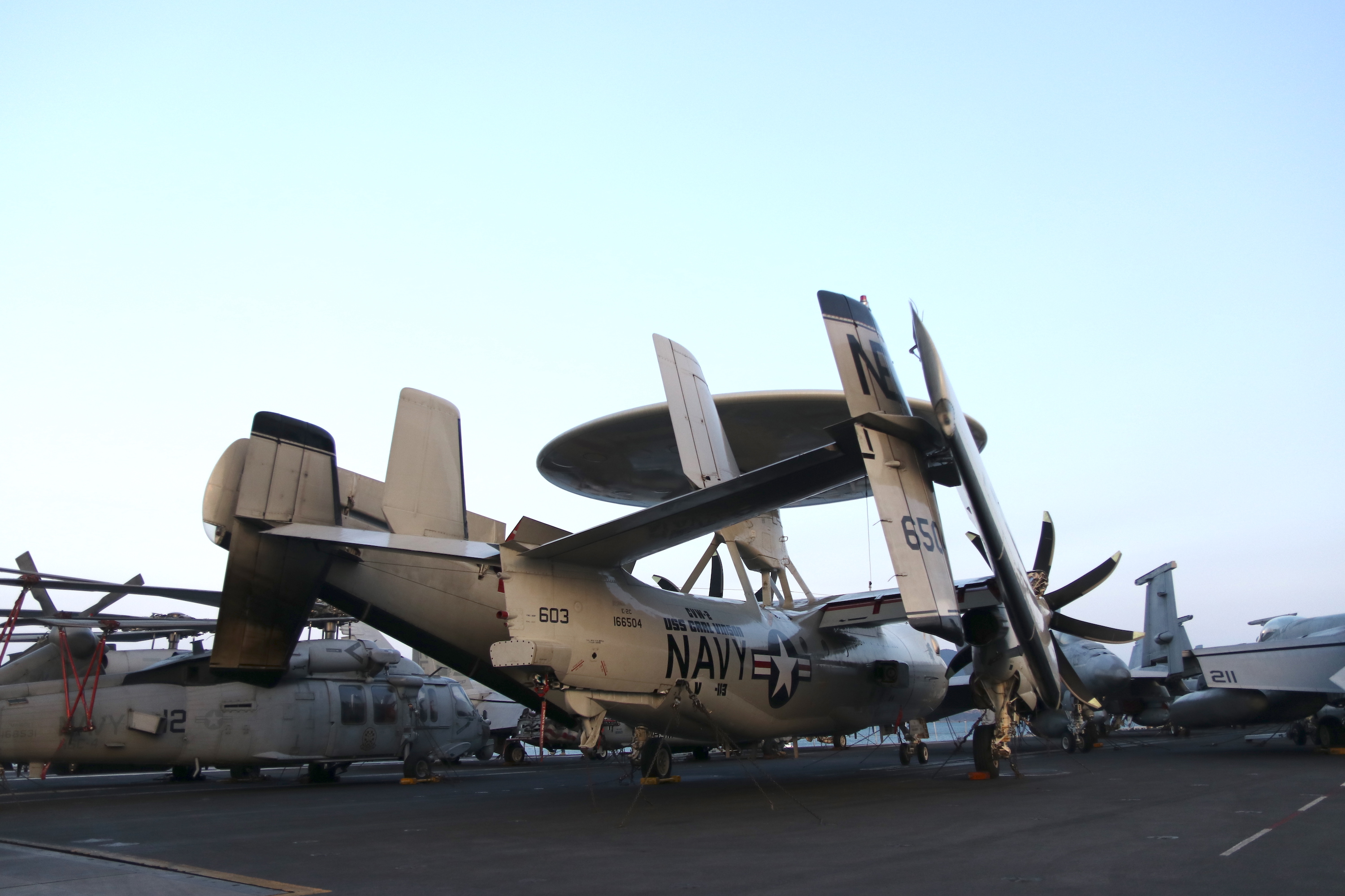 Tận mắt chiêm ngưỡng tàu sân bay USS Carl Vinson tại Đà Nẵng ảnh 6