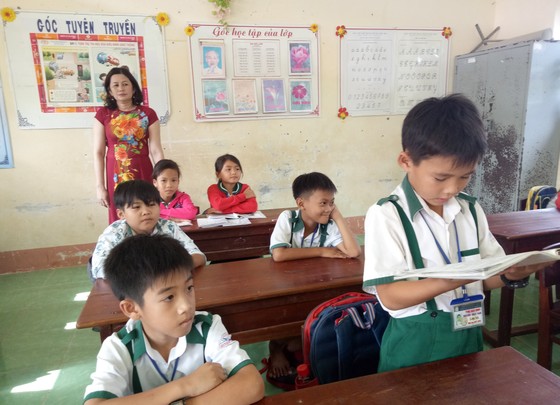 Cà Mau: Học sinh lớp ba nhặt được 40 triệu đồng và điện thoại trả lại cho người đánh rơi ảnh 1