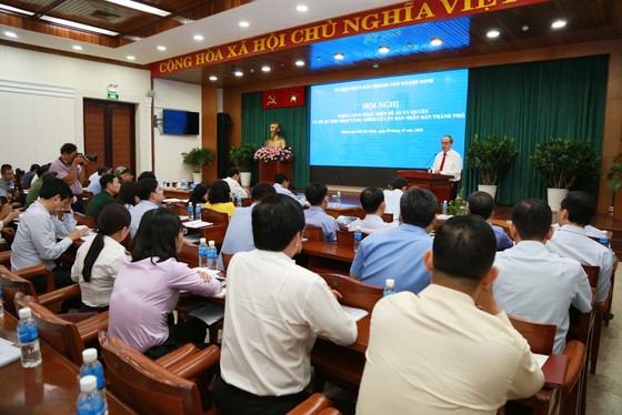 Ngay tháng 11-2018, TPHCM chính thức đánh giá và trả thu nhập tăng thêm cho cán bộ, công chức ảnh 1