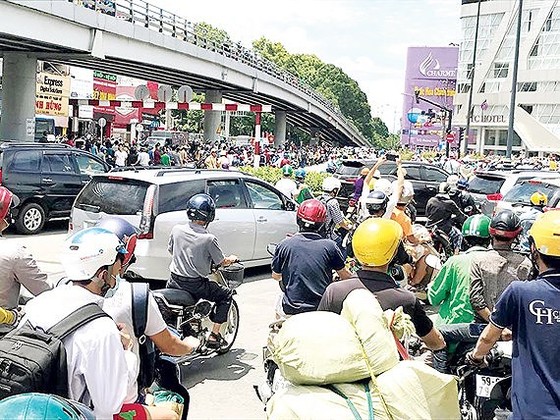Chế tài xử lý hành vi tụ tập đông người trái pháp luật ảnh 1