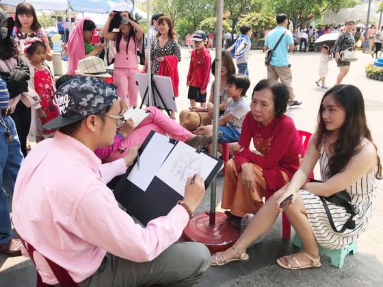 Nhộn nhịp sắc xuân TPHCM ảnh 19