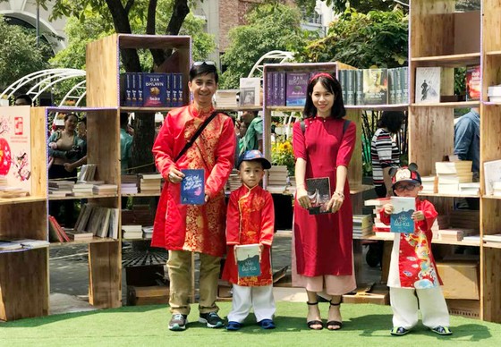 Nhộn nhịp sắc xuân TPHCM ảnh 17