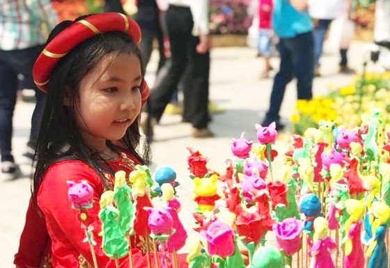 Nhộn nhịp sắc xuân TPHCM ảnh 14