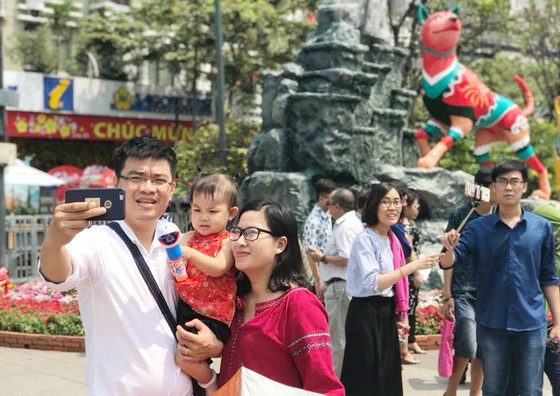 Nhộn nhịp sắc xuân TPHCM ảnh 9