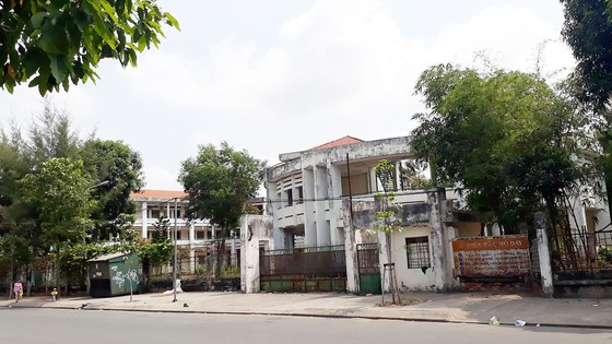 Một ngôi trường bị bỏ hoang, lãng phí ảnh 1