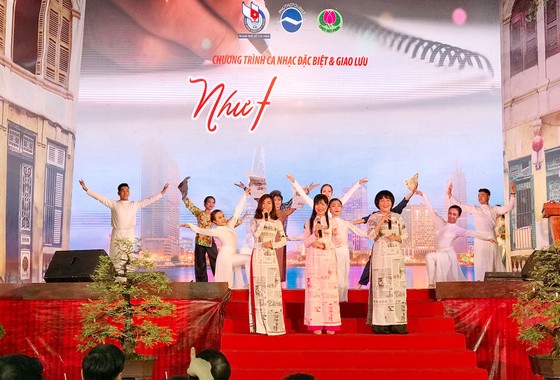 Chương trình ca nhạc đặc biệt và giao lưu "Như hoa không tên" ảnh 1