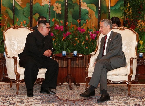 美總統抵新 金正恩會見李顯龍 ảnh 2